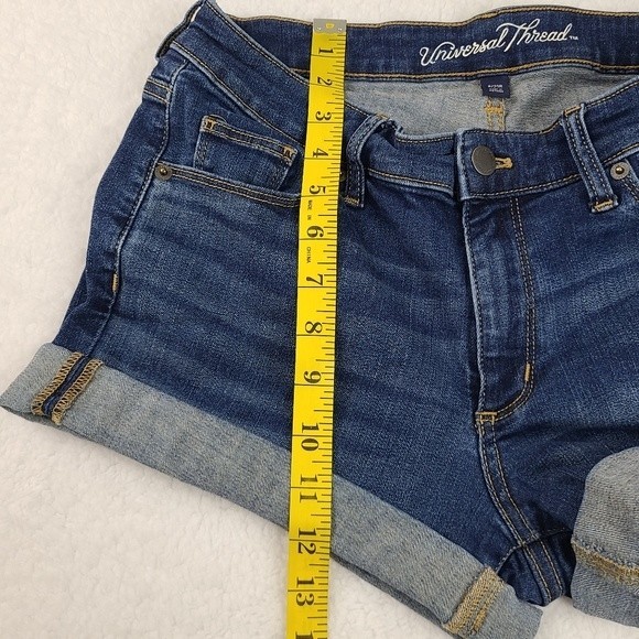Universal Thread Womens Mid Rise Midi Roll Cuff Jean Shorts Size 8 / 29 R - Picture 9 of 11
